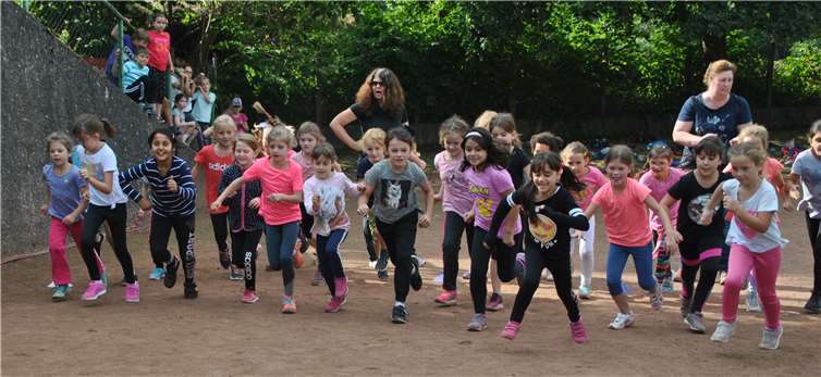 Hoch motiviert starteten die Kinder den 800-Meter-Lauf. GS Burgbrohl