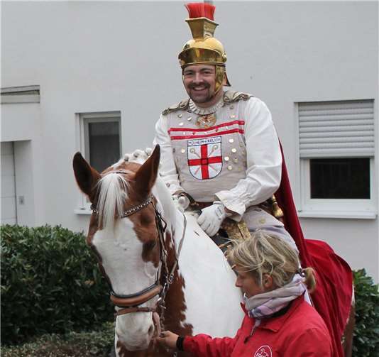 Hoch zu Ross besucht St. Martin die Menschen.privat