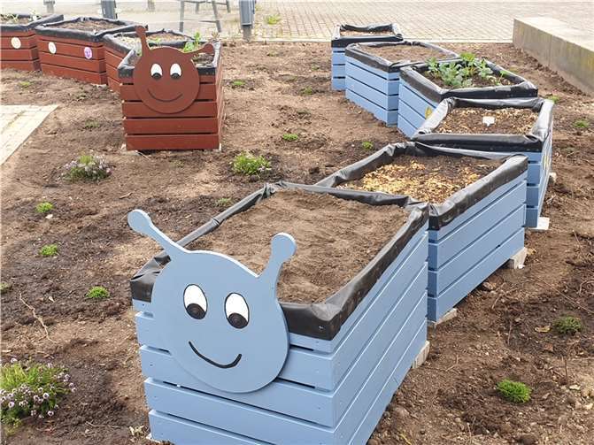 Hochbeetraupen für den Beller Kindergarten Regenbogenland.  Fotos: privat