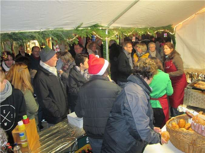 Hochbetrieb am Imbissstand des GV Germania.