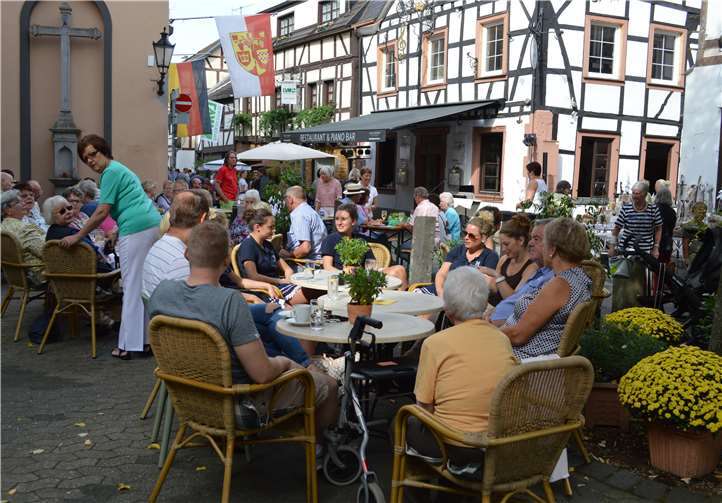 Hochbetrieb auf dem Marktplatz.AB