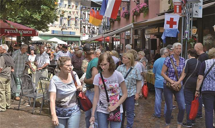 Hochbetrieb herrschet in den Straßen von Remagen. Die Gäste aus nah und fern nutzten das riesige Angebot für einen Bummel über den Jakobsmarkt.