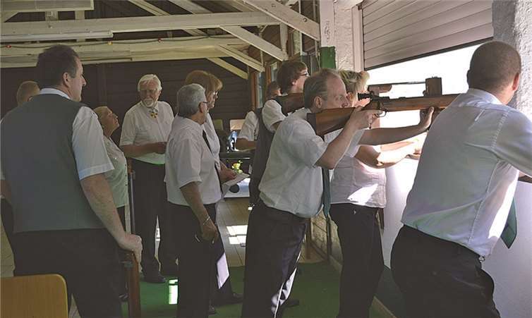 Hochbetrieb herrschte beim Serienschießen auf dem Schießstand der Kripper Schützen. privat