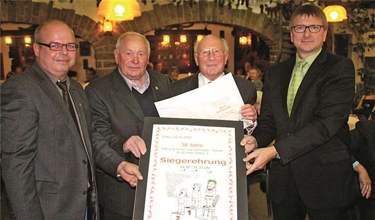 Hochgeehrt wurde Karl Hammer beim 50-Jährigen seiner SV-Abteilung.DL