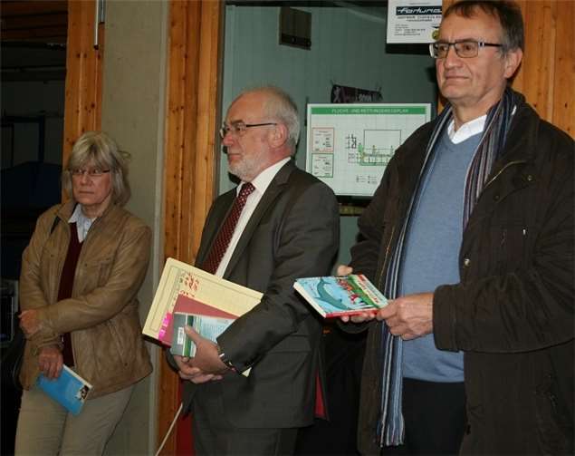 Hochkarätige Vorleser an der IGS Johanna Loewenherz in Neuwied: Monika Milden-Mühlen, OB Nikolaus Roth, Landrat Rainer Kaul. privat