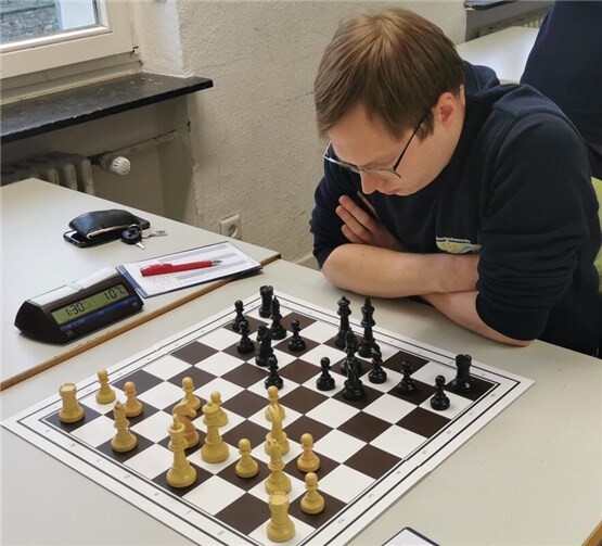 Hochkonzentriert: Jonas Naumann holt den ersten Punkt für die Talentschmiede und weckt Hoffnungen auf den Mannschaftserfolg.Foto:privat