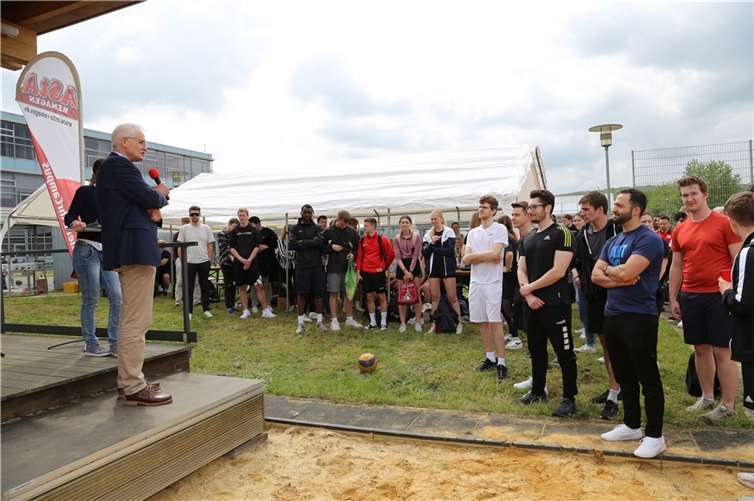 Hochschulpräsident Prof. Dr. Karl Stoffel beim Hochschulsporttag.