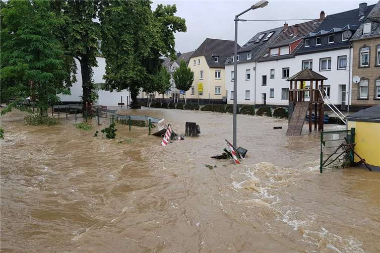 Hochwasser 2021 an der Clemensschule Mayen. Foto: Feuerwehr/Stadt Mayen/Hans-Georg Schönberg