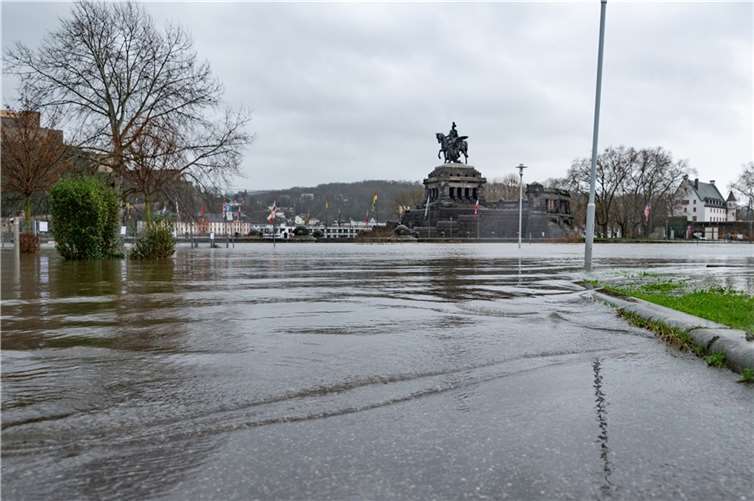 Hochwasser am Deutschen Eck. Foto: SCH