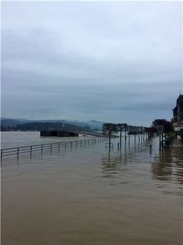 Hochwasser an der Rheinuferpromenade. Quelle:VG Bad Breisig