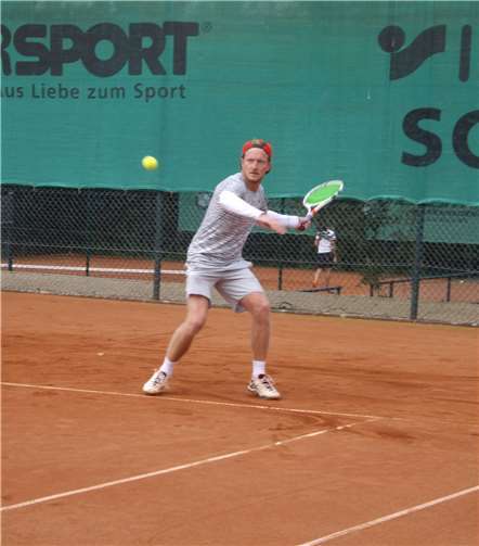 Höchst konzentriert ging Florian Kündgen bisher zu Werke. Er konnte all seine Einzel gewinnen und verlor nur ein Doppel bei zwei Doppel-Siegen. Foto: privat