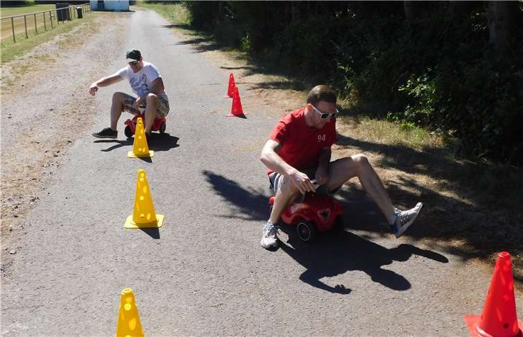 Höchstgeschwindigkeit beim Bobby-Car-Slalom.