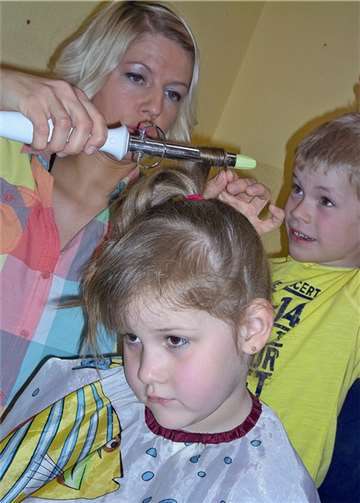 Höhepunkt der Friseurtage war der Besuch einer richtigen Friseurin.  Privat