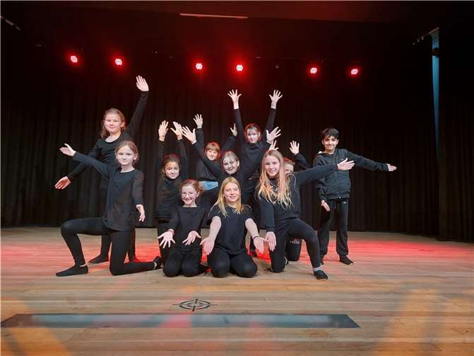 Höhepunkt der Veranstaltung war die Darbietung der Tanz-AG, die einen fetzigen Tanz aufführte.  Fotos: GS Polch