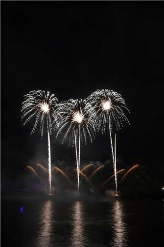 „Ein Fest für Andernach und für Familien aus nah und fern“ Höhepunkt des „Festes der 1000 Lichter“ ist wieder das große Feuerwerk.