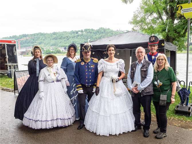 Höhepunkt für alle Beteiligten war natürlich das Treffen mit der Kaiserin Augusta und ihres Gefolges. Foto: Hermann Schäfer