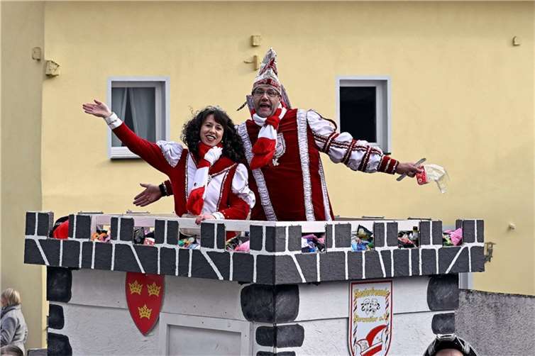 Höhepunkt im Adenauer Straßenkarnevals, der Verbandsgemeinde-Sonntagszug am 11.0...