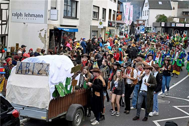 Höhepunkt im Adenauer Straßenkarnevals, der Verbandsgemeinde-Sonntagszug am 11.0...