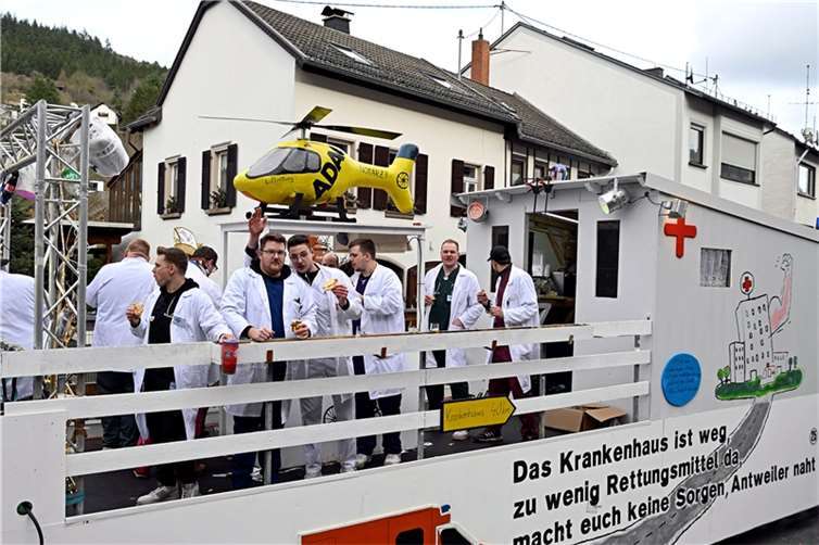 Höhepunkt im Adenauer Straßenkarnevals, der Verbandsgemeinde-Sonntagszug am 11.0...