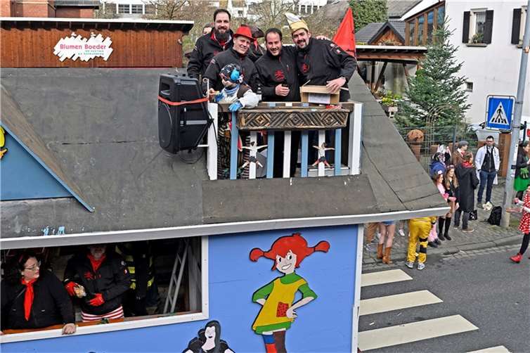 Höhepunkt im Adenauer Straßenkarnevals, der Verbandsgemeinde-Sonntagszug am 11.0...