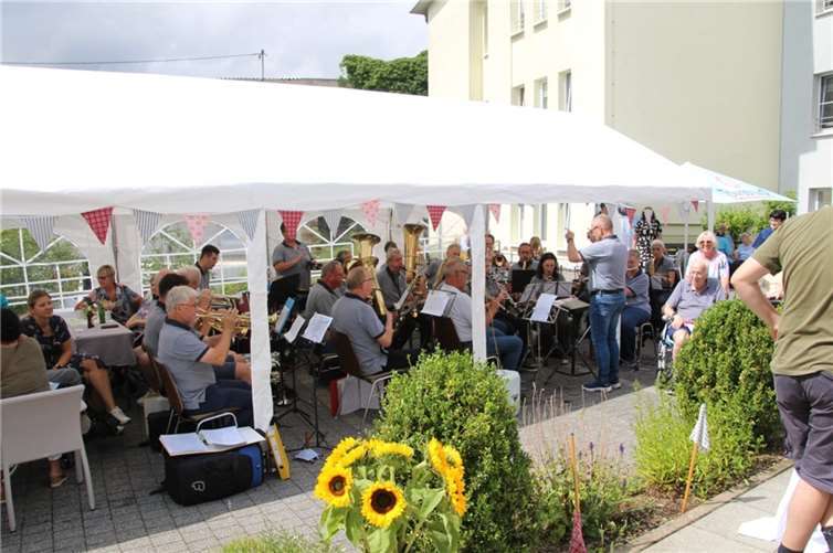 Höhepunkt war das Platzkonzert der Stadtkapelle Münstermaifeld.  Fotos: privat