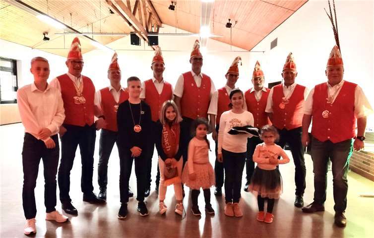 Höhepunkt war die Inthronisierung des scheidenden Kinderprinzenpaares Luca I. vom Borussenpark und Lilli I. von Funken und Flamme, bevor die Narren die neue Kinderprinzessin proklamierten.Foto: privat