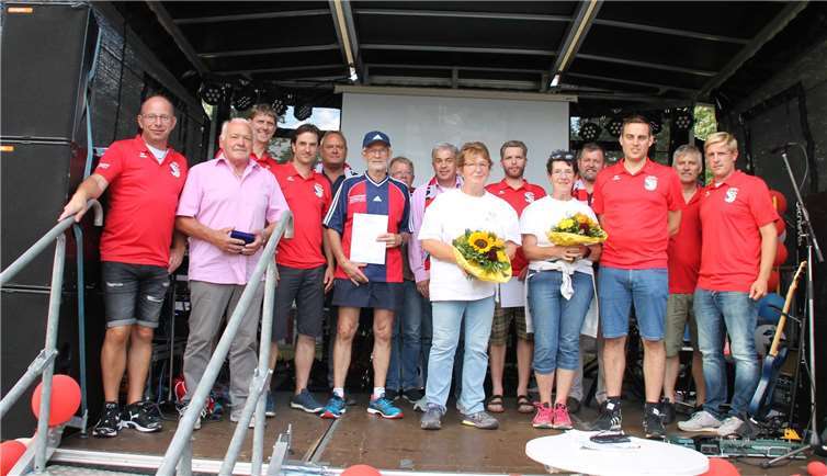 Höhepunkte des Vereinjubiläums waren die Ehrungen vieler verdienter Mitglieder. Fotos: WK
