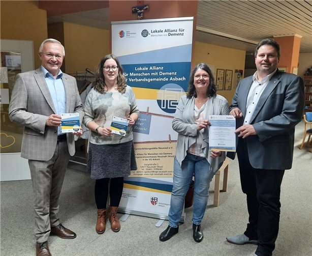 Hoffen auf viele Besucher bei der Demenz-Messe am 12. März in Neustadt: (von links) Landrat Achim Hallerbach, Angela Muß (Koordinatorin Mehrgenerationenhaus Neustadt), Ulla Müller (Koordinatorin Lokale Allianz Demenz) und Bürgermeister Michael Christ.  Foto: Kreisverwaltung Neuwied