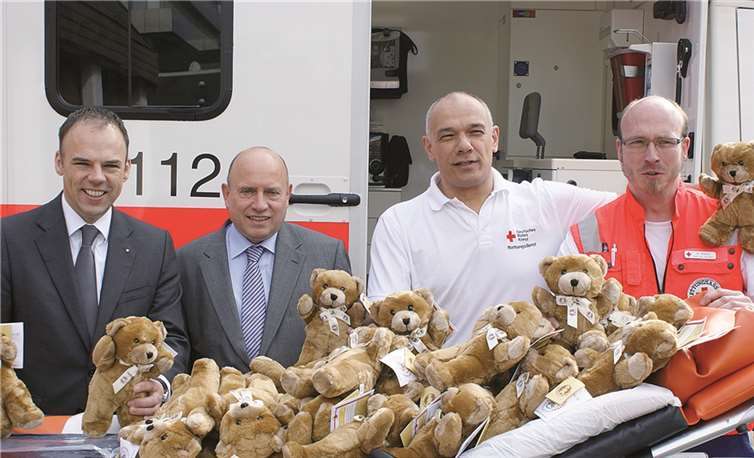 Hoffen, dass die Teddybären den Kindern den nötigen Trost spenden v.l. Andreas Görg, Leo Biewer, Christoph Thomas und Dirk Sobol.Privat