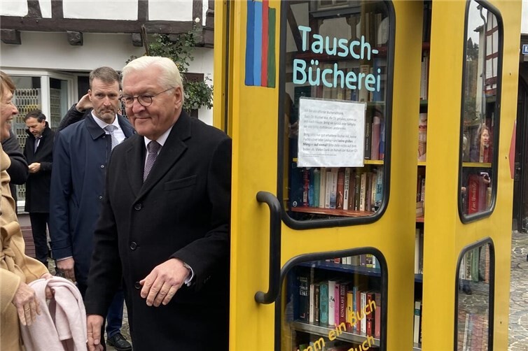 Hoher Besuch: Bundespräsident Frank-Walter Steinmeier besucht die Tauschbücherei