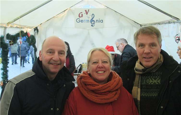 Hoher Besuch am Stand des GV Germania: das Prinzenpaar der Karneval-Session 2017/2018 aus Höhr-Grenzhausen Inge Koß und Alexander Bachmann.privat