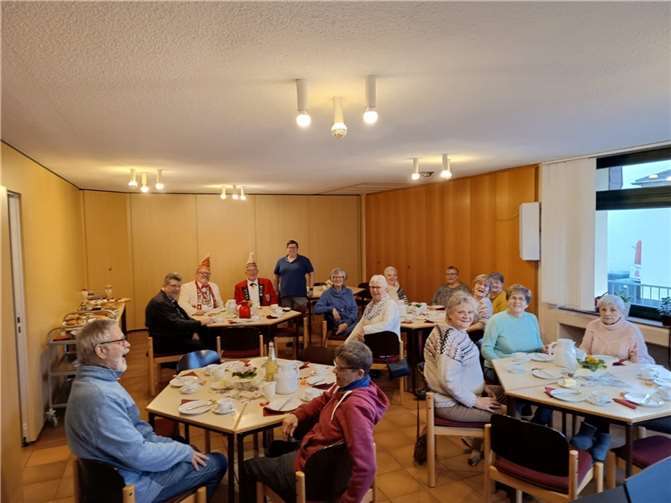 Hoher Besuch aus dem närrischen Vereinsleben der Stadt brachte jede Menge gute Laune in den gemeinsamen Tag und stimmte auf die laufende Session ein. Foto: Andrée Garmijn