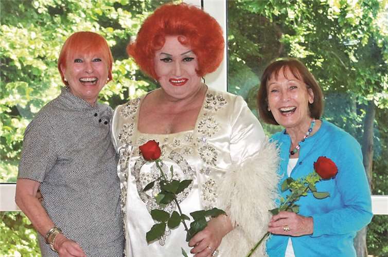 Hoher Besuch im Waldkrankenkraus: „Zarah Leander“ war zu Gast. privat