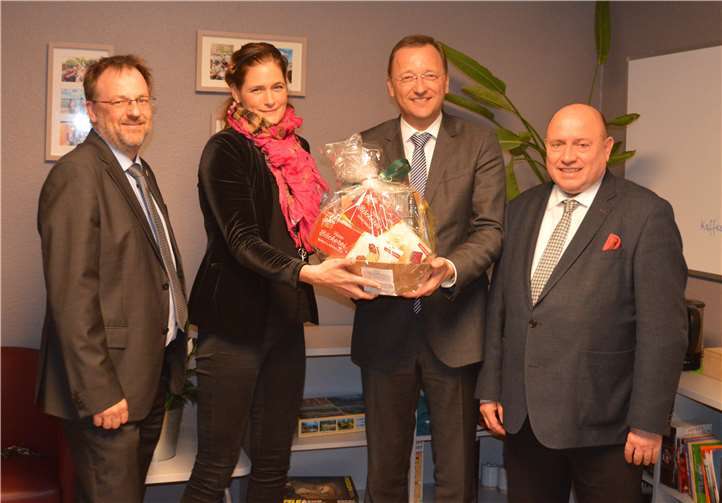 Hoher Besuch (von links): Volker Grabe (Geschäftsführer DRK Mittelrhein), Isabell Freytag (Einrichtungsleiterin Haus Lahneck), Josef Oster (Mitglied des Deutschen Bundestags) und Leo Biewer (Aufsichtsratsvorsitzender DRK Mittelrhein).