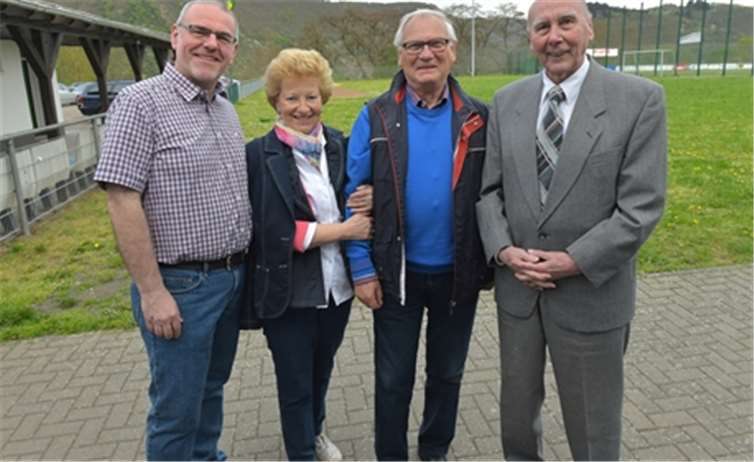 Hoher Besuch (von links): Vorsitzender Manfred Lietz, Lebensgefährtin Uschi Sonntag, Kurt Haupt und Horst Eckel.Peter Seydel