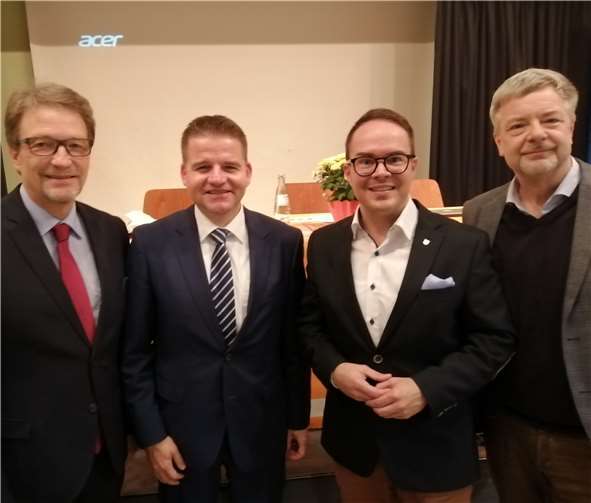 Holger Jung (2. v. l.) wird sich im September kommenden Jahres zur Wahl stellen. Foto: privat