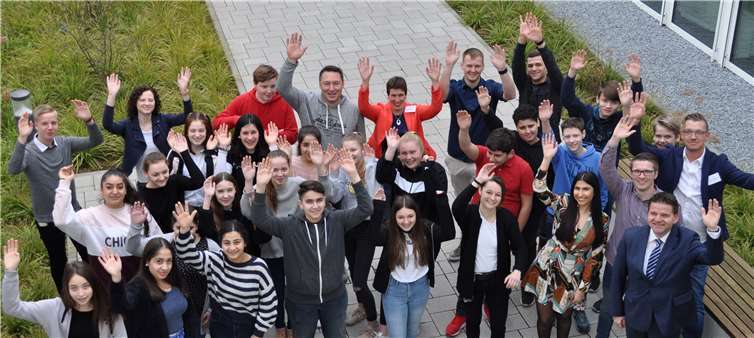 Holger Jung (vorne rechts) begrüßte 23 Schülerinnen und Schüler zum Berufsfelderkundungstag. Foto: Stadt Meckenheim