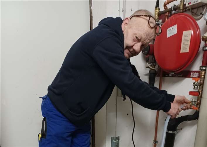 Holger Niedrig aus Einbeck arbeitet seit der Hochwasserkatastrophe an der Ahr.  Foto: WITE