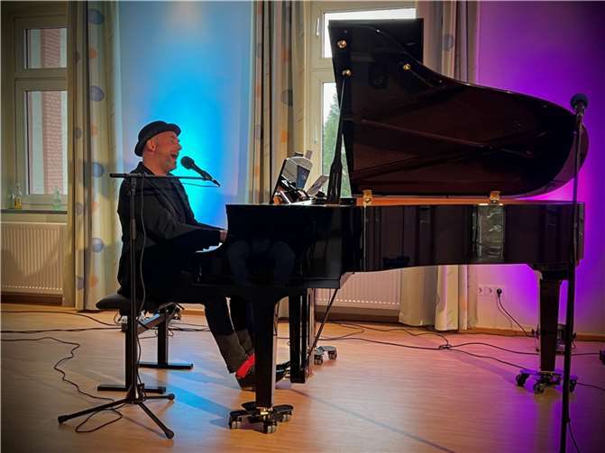 Holger Queck am Klavier.  Foto: