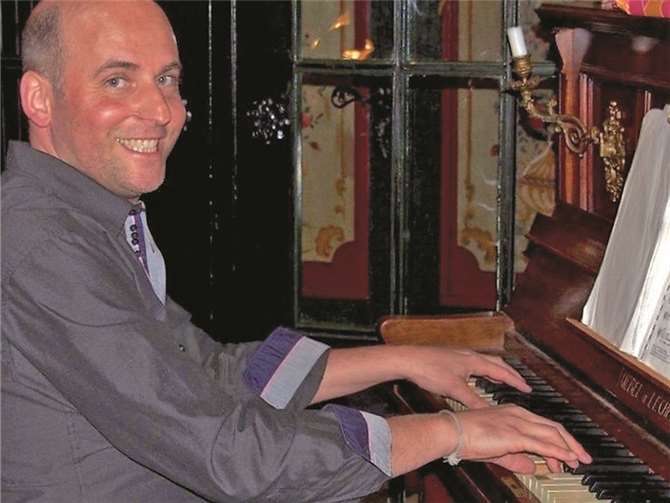 Holger Queck lädt am 2. Oktober wieder zum Mitsingen in.privat