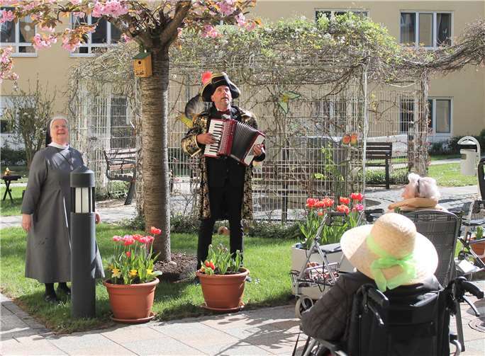 Holger Queck sorgte für etwas Abwechslung im Alltag der Senioren. Foto: privat