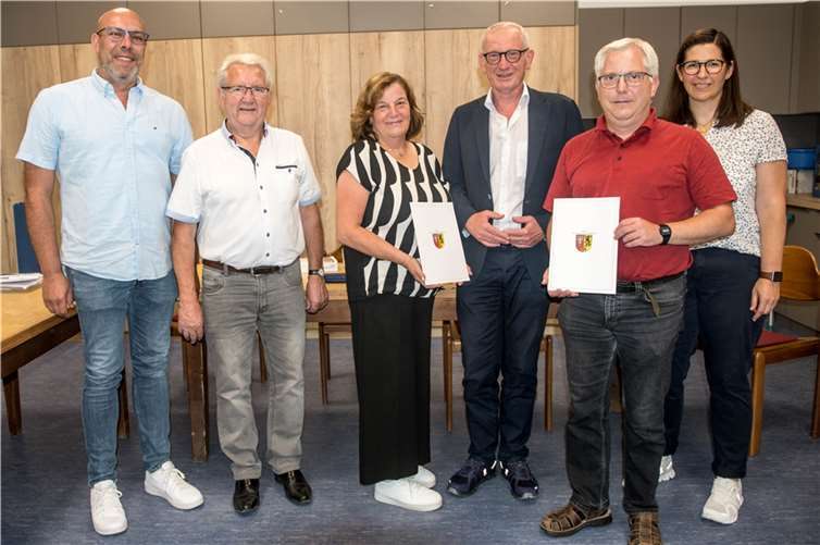 Holger Schneider, Edgar Flohe, Ortsvorsteherin Petra Lanzerath, Bürgermeister Guido Orthen, Klaus Beu und Natascha Gies (v.l.).  Foto: Thomas Schoofs / Stadtverwaltung