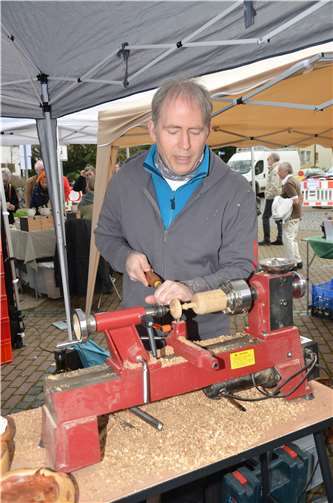 Holzdrechslerarbeiten zeigte Thomas Moskopp von der mm-manufaktur.eu.