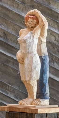 Holzfigur von Beate Steven.