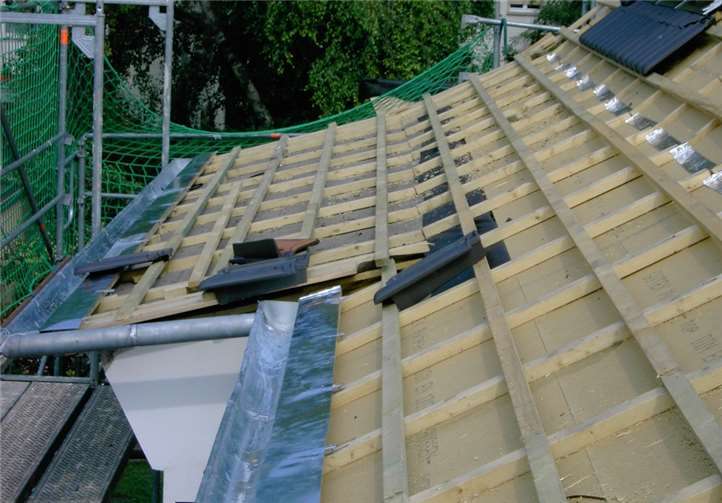 Holzweichfaserplatten sind eine empfehlenswerte Alternative zur Unterspannbahn: Sie sind stabiler und bieten einen zusätzlichen Dämmeffekt. Foto:VZ RLP