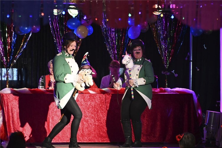 Holzweilers Möhnen begeistern mit Sketches.