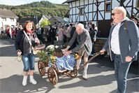 Oktoberfest und Trachtenumzug in Insul mit Musik und viel Gaudi