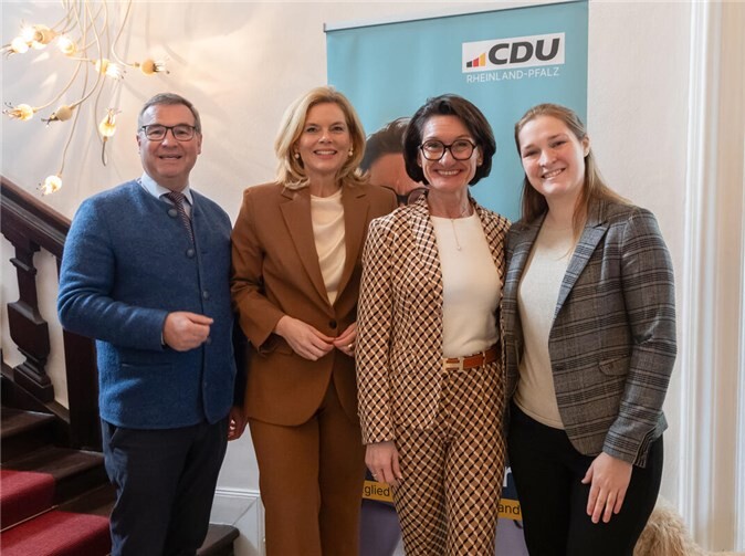 Horst Gies MdL, Julia Klöckner MdB, Petra Schneider MdL und Alexandra Heuft (v.l.n.r.) im Schloss BurgbrohlFoto: C. Lipowski