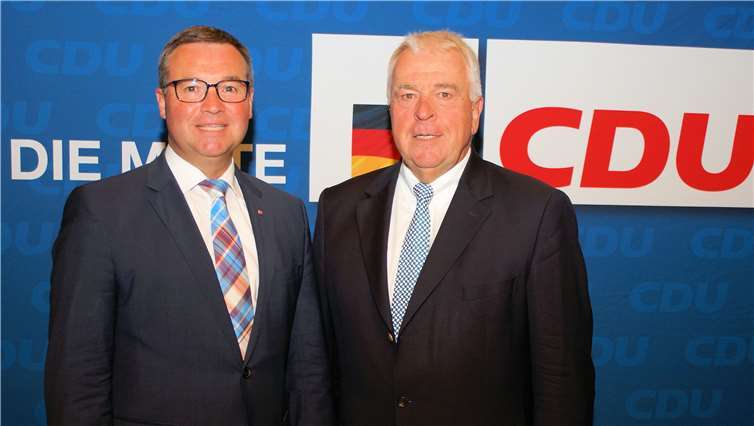 Horst Gies (l.) und Guido Ernst kritisieren die Streichung der Arbeitsgerichtstage in Sinzig. Sie sehen darin eine weitere Ausdünnung der behördlichen Infrastruktur im Norden des Landes.  privat