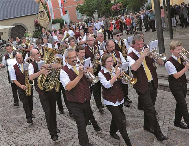 Horst Gies (links), MdL ehrte Edgar Bertram, den Chef der Genossenschaft. FotoFIX